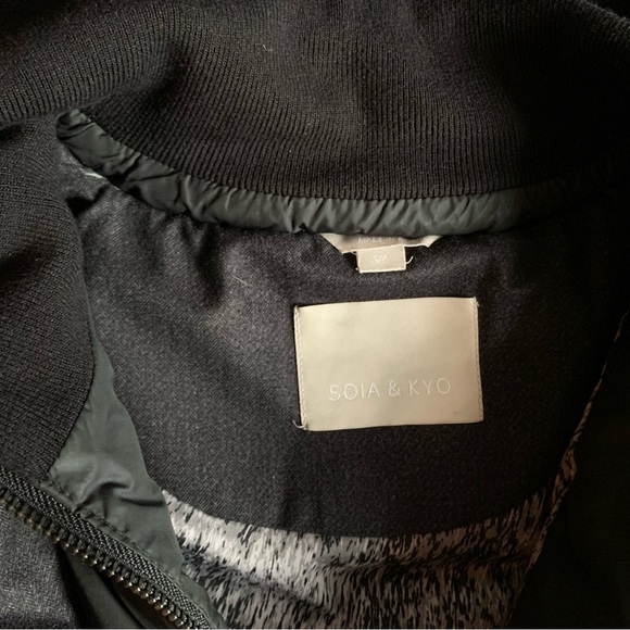 Soia and Kyo sz small down jacket with hood in a charcoal black/dark grey - Picture 4 of 11